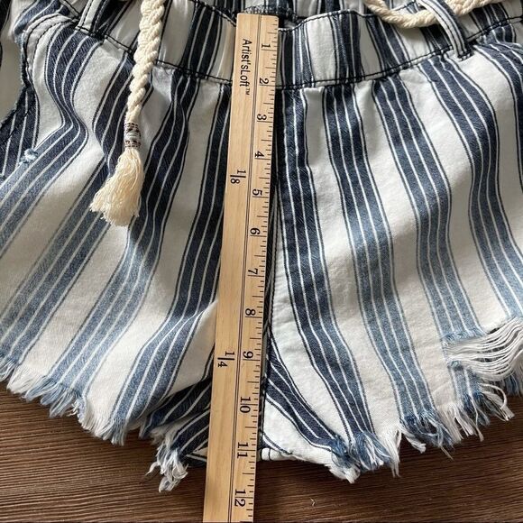 Rewash Blue and White Stripped Denim Shorts Size Medium - Picture 8 of 13